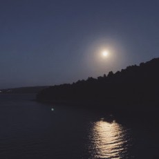 Orouni - <a href="https://open.spotify.com/playlist/6hRII249lmvBFto2hhsPcI">Nocturna</a>